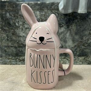 NWT Rae Dunn BUNNY KISSES Mug